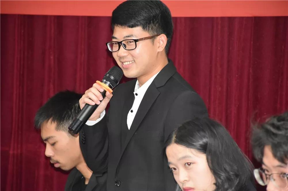 最佳辩手：18计算机 郑友明 17电气工程及其自动化 庄再盛
