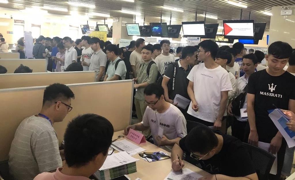 河南|达内IT专场招聘会隆重举行，94家知名企业求贤纳士