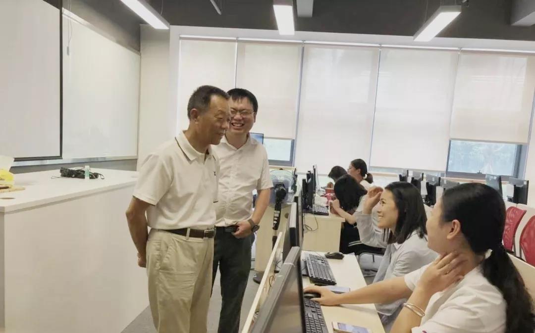 重庆市职业教育学会副会长兼秘书长李光旭慰问上课学员